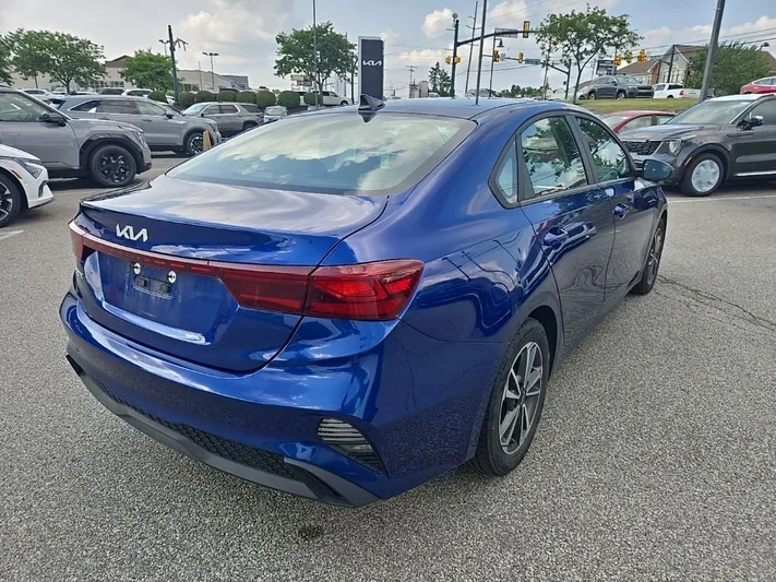 2022 Kia Forte - view 3