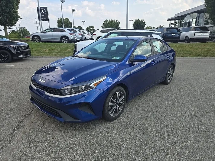 2022 Kia Forte - view 9