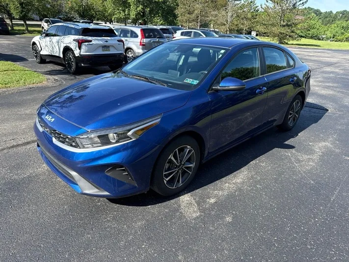 2023 Kia Forte - view 3