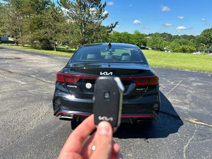 2022 Kia Forte - view 6