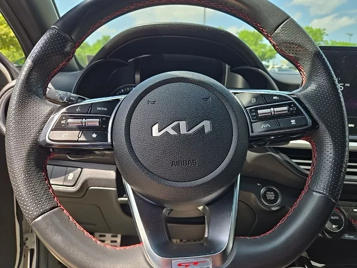 2023 Kia Forte - view 14