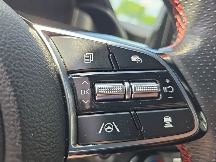 2023 Kia Forte - view 17