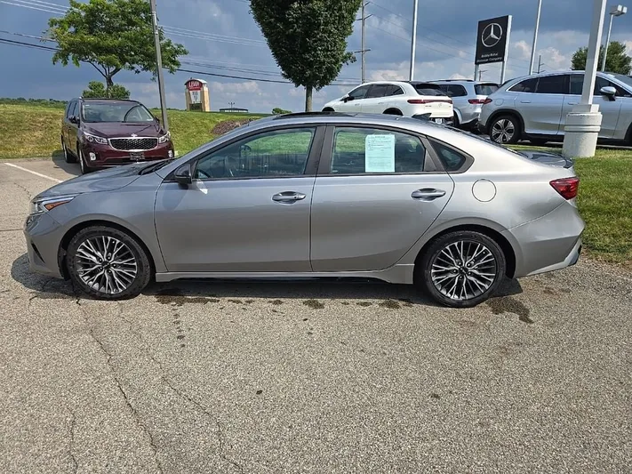 2022 Kia Forte - view 10