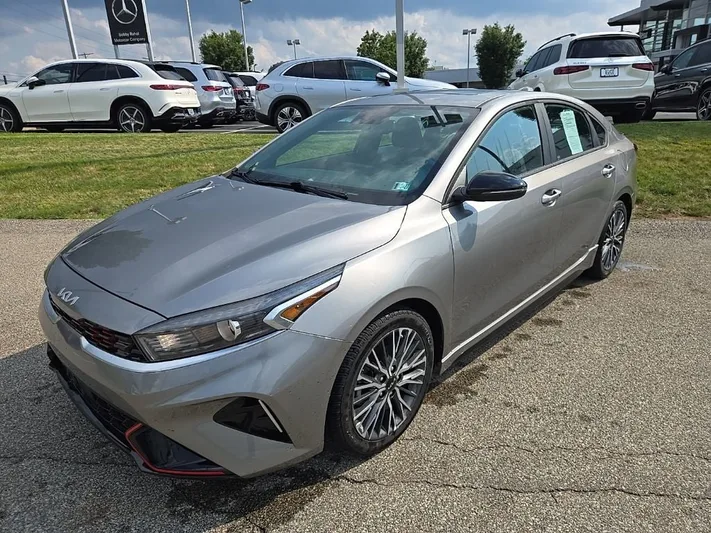2022 Kia Forte - view 11