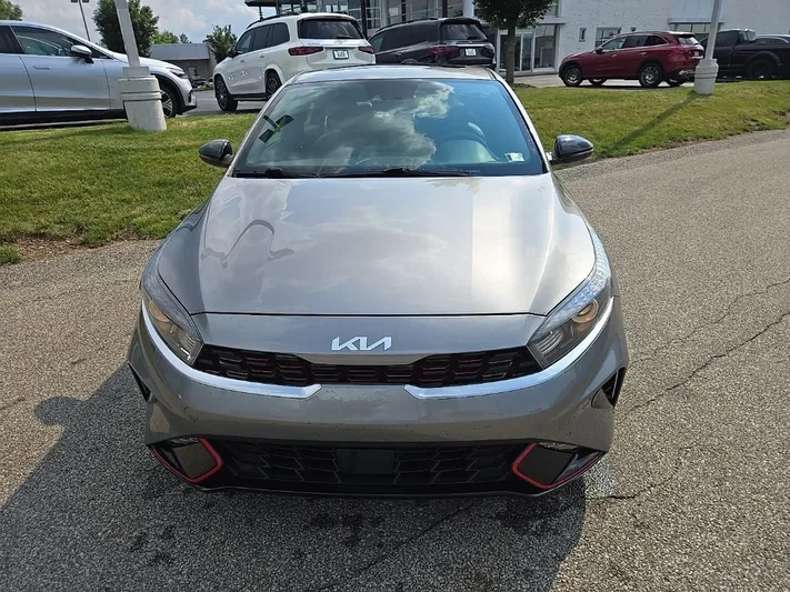 2022 Kia Forte - view 12