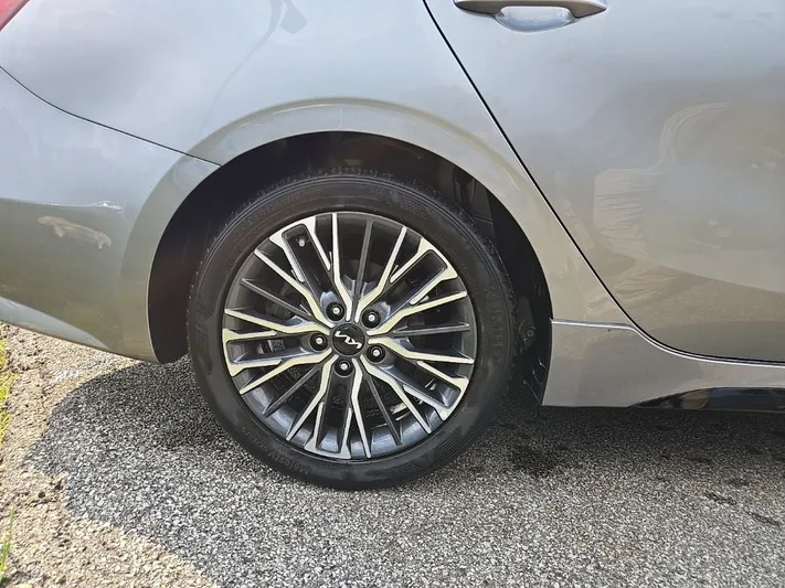 2022 Kia Forte - view 13