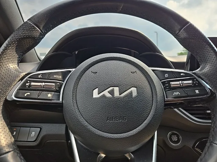 2022 Kia Forte - view 15
