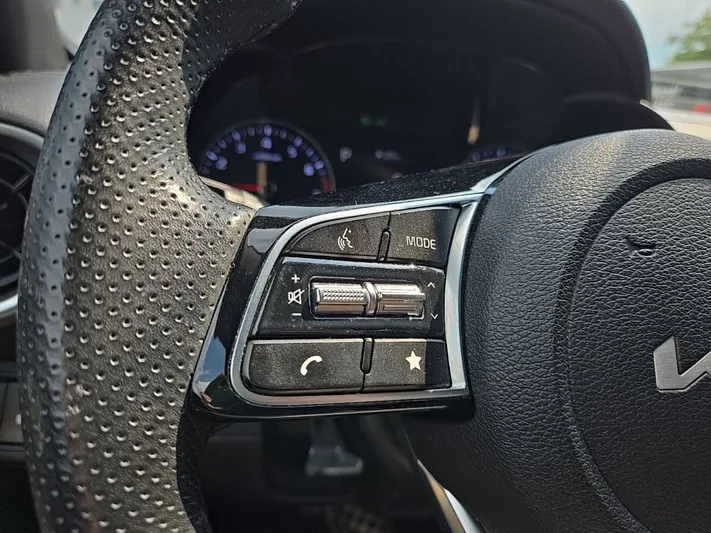 2022 Kia Forte - view 17