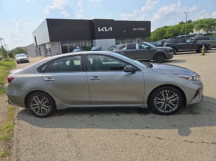 2022 Kia Forte - view 2