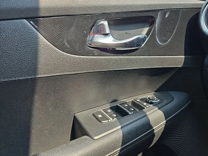 2022 Kia Forte - view 20