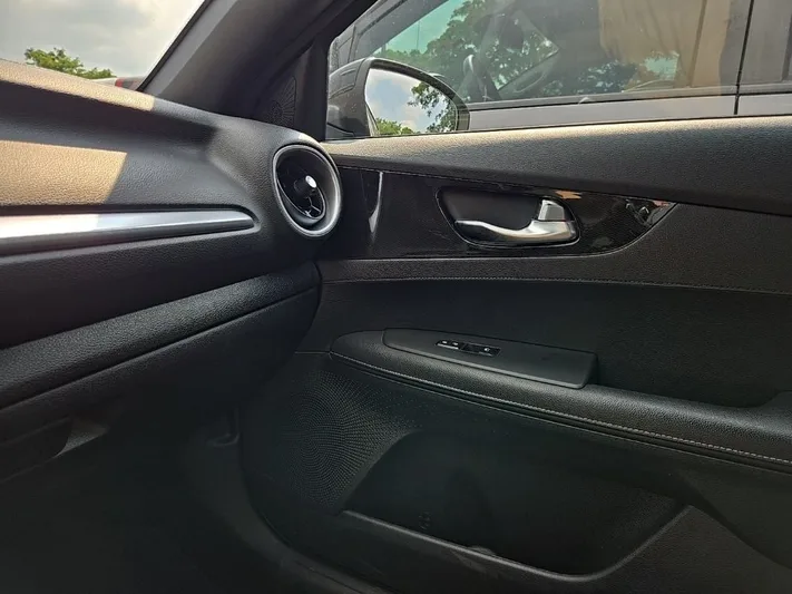 2022 Kia Forte - view 27
