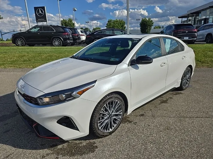 2024 Kia Forte - view 10