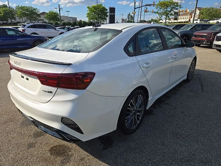 2024 Kia Forte - view 3