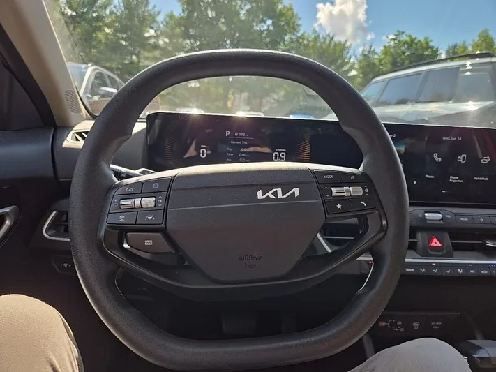 2025 Kia K4 - view 14