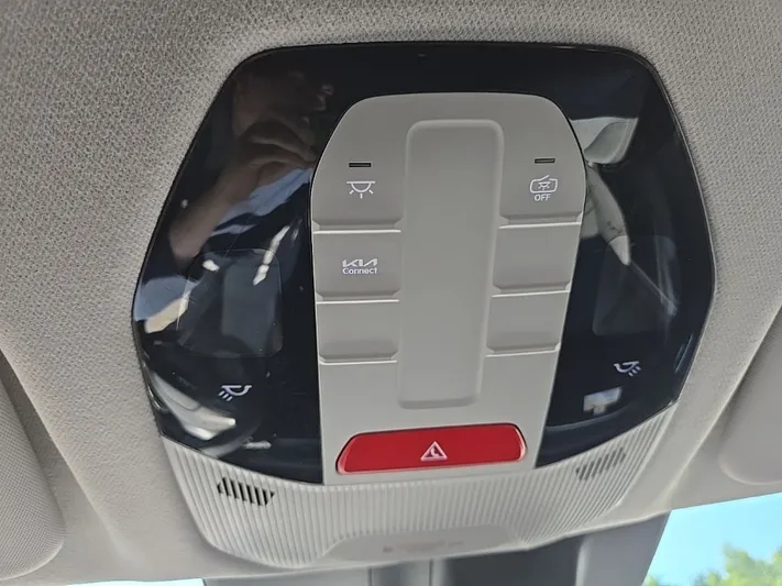 2025 Kia K4 - view 28