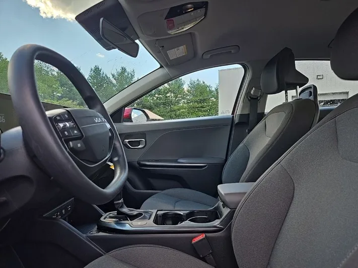 2025 Kia K4 - view 31