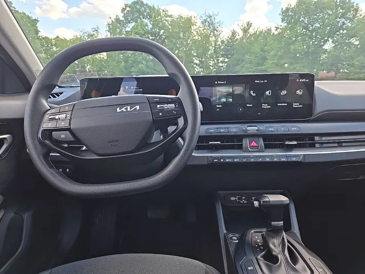 2025 Kia K4 - view 35