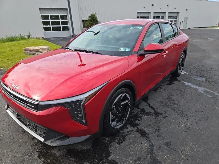 2025 Kia K4 - view 7
