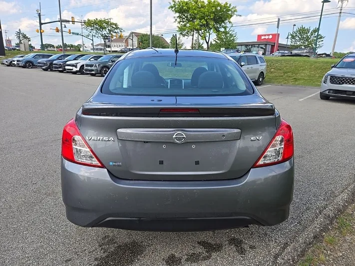 2019 Nissan Versa - view 34