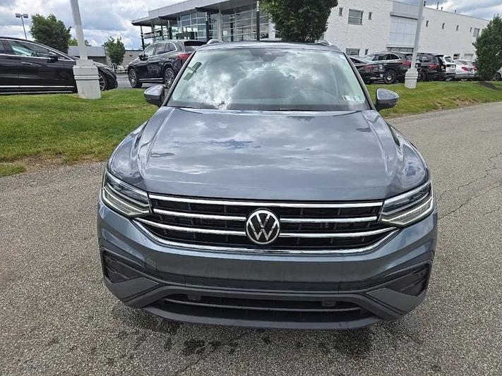 2022 Volkswagen Tiguan - view 11