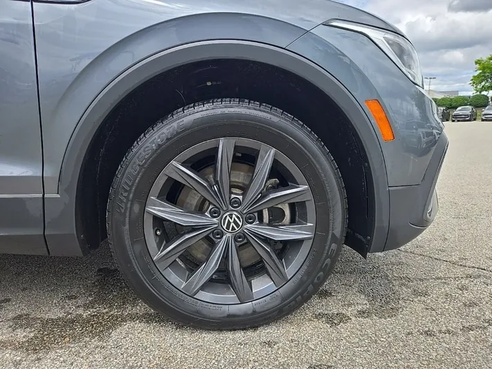 2022 Volkswagen Tiguan - view 12