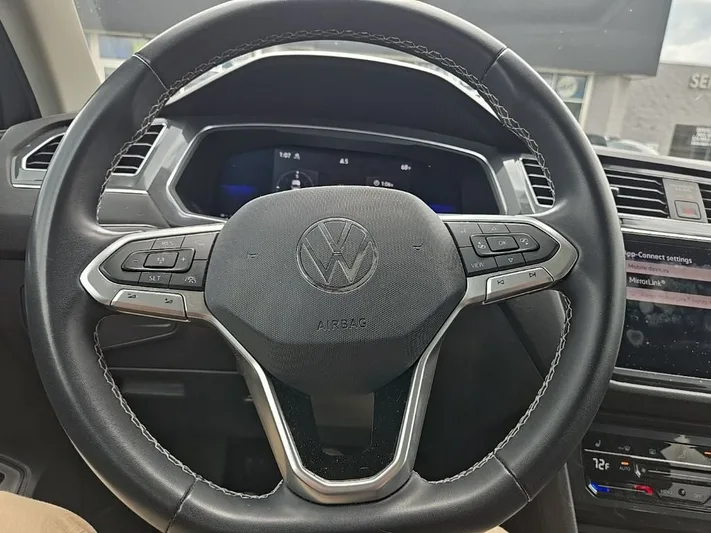 2022 Volkswagen Tiguan - view 14