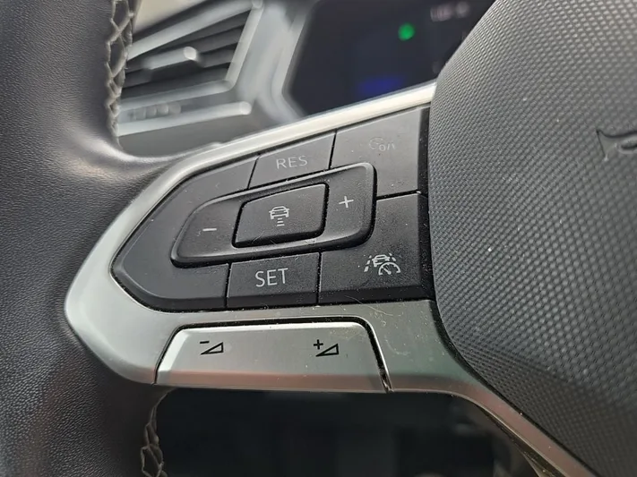2022 Volkswagen Tiguan - view 15