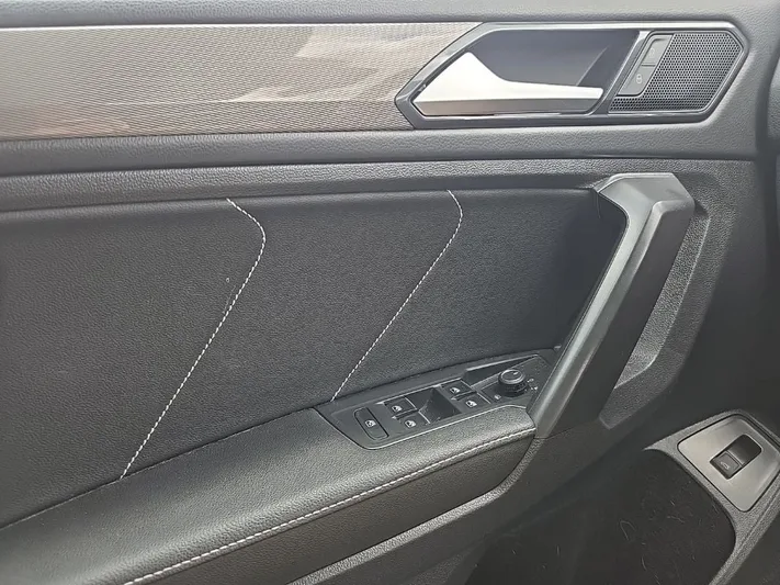 2022 Volkswagen Tiguan - view 19
