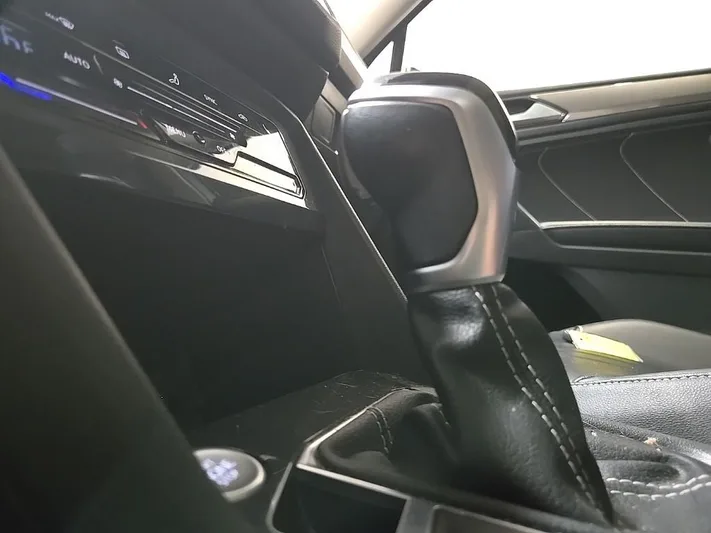 2022 Volkswagen Tiguan - view 28