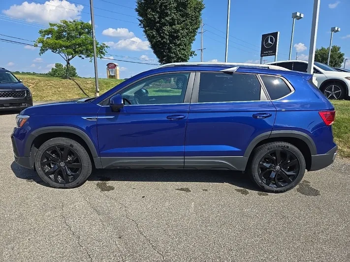 2022 Volkswagen Taos - view 10