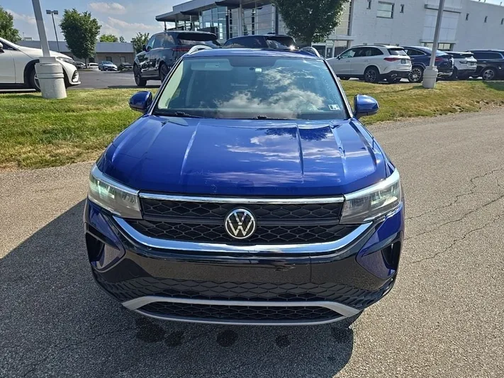 2022 Volkswagen Taos - view 12