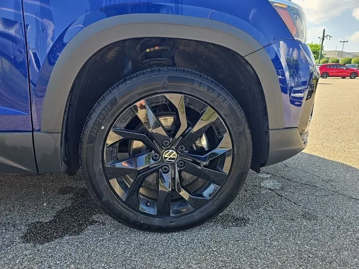 2022 Volkswagen Taos - view 13