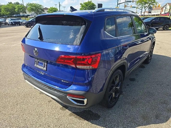 2022 Volkswagen Taos - view 3