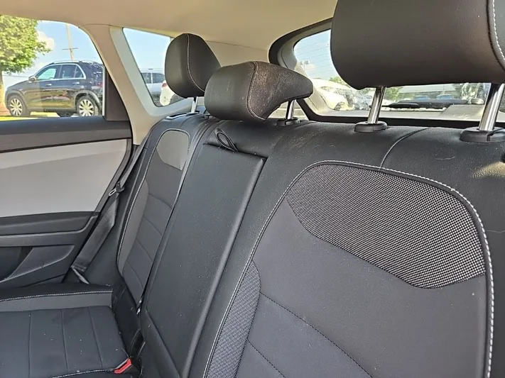 2022 Volkswagen Taos - view 33