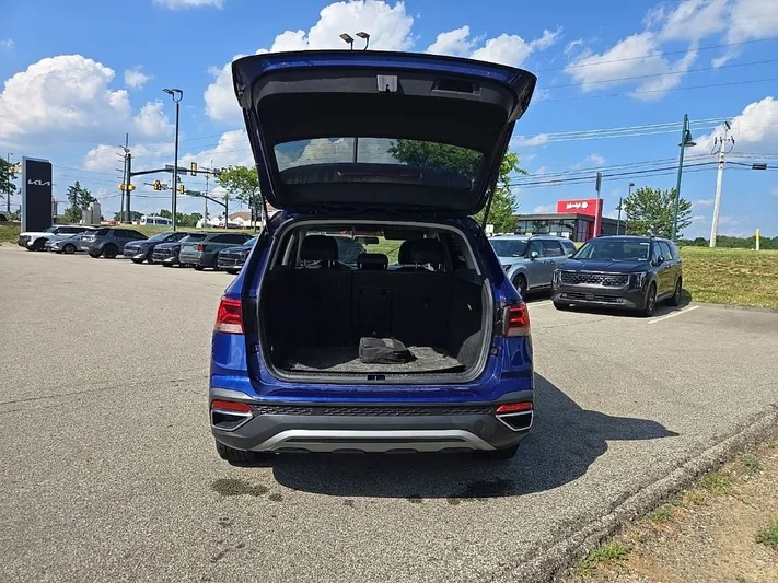 2022 Volkswagen Taos - view 7