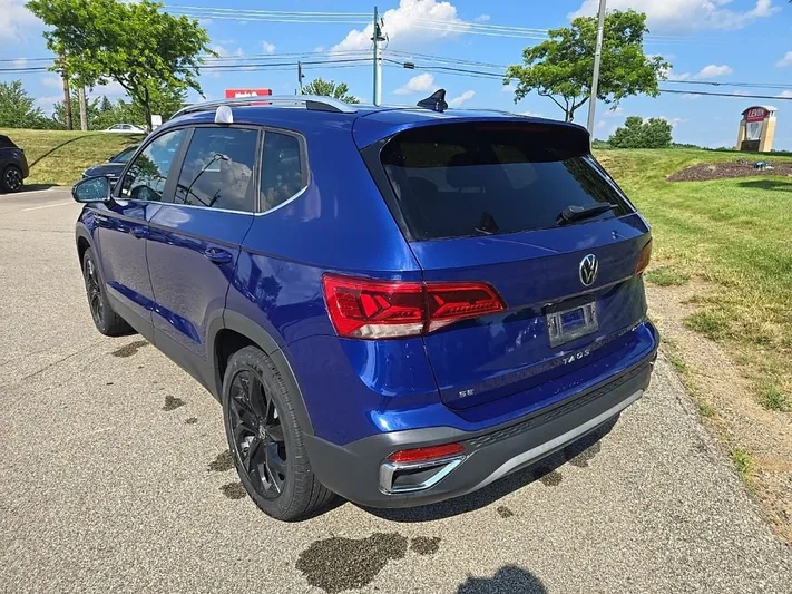 2022 Volkswagen Taos - view 9