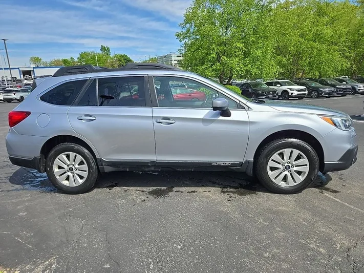 2017 Subaru Outback - view 2