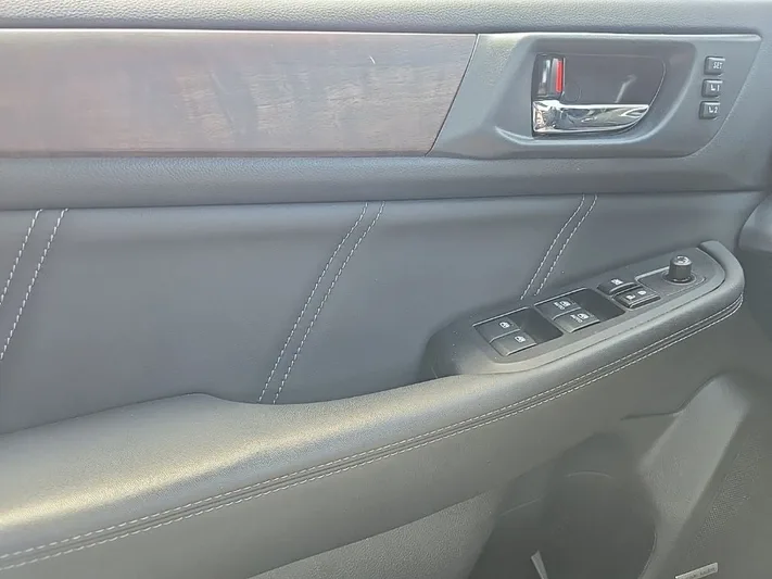 2018 Subaru Outback - view 15