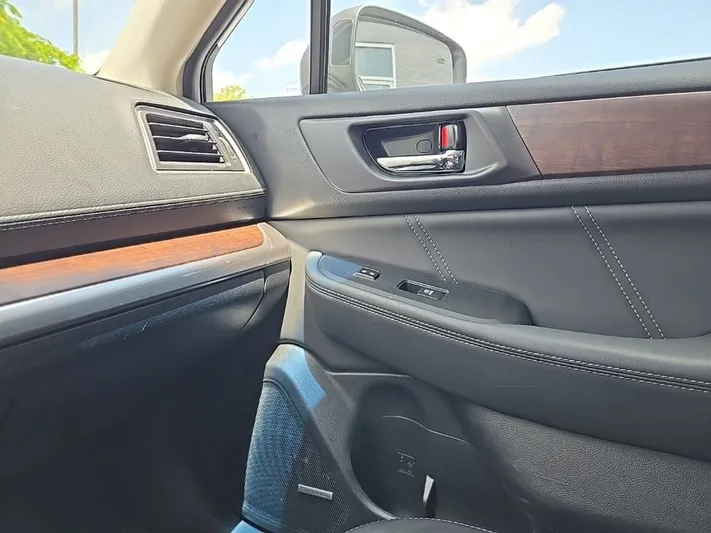 2018 Subaru Outback - view 23