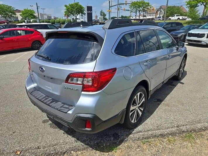 2018 Subaru Outback - view 3