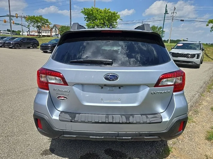2018 Subaru Outback - view 4