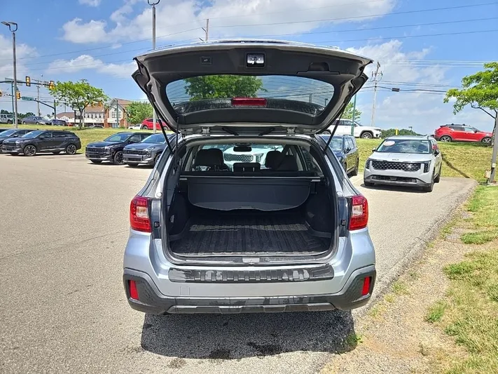2018 Subaru Outback - view 5
