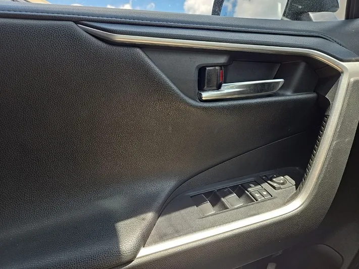 2021 Toyota RAV4 - view 18