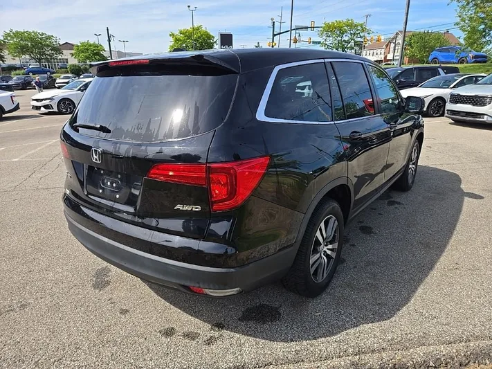 2017 Honda Pilot - view 3