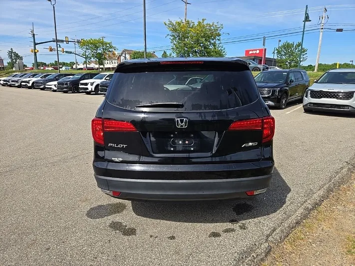 2017 Honda Pilot - view 4