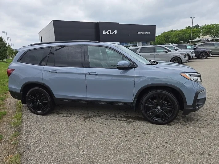 2022 Honda Pilot - view 2