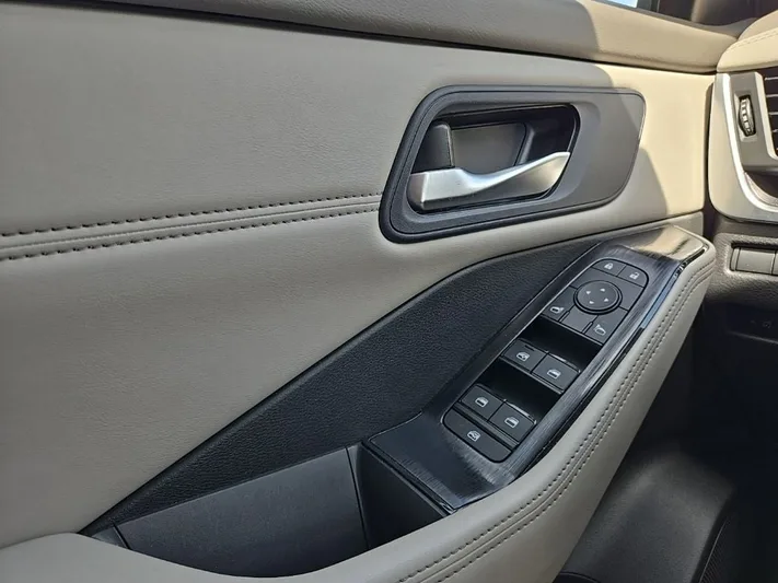 2023 Nissan Rogue - view 14