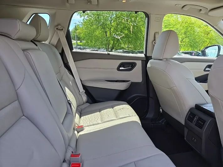 2023 Nissan Rogue - view 30
