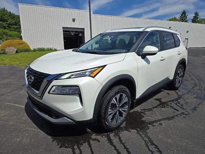 2023 Nissan Rogue - view 6