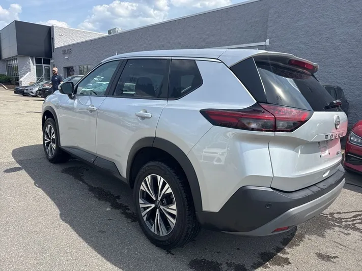 2023 Nissan Rogue - view 6